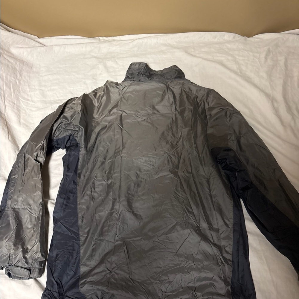 The North Face Men's Gray and Black Windbreaker - Picture 5 of 5